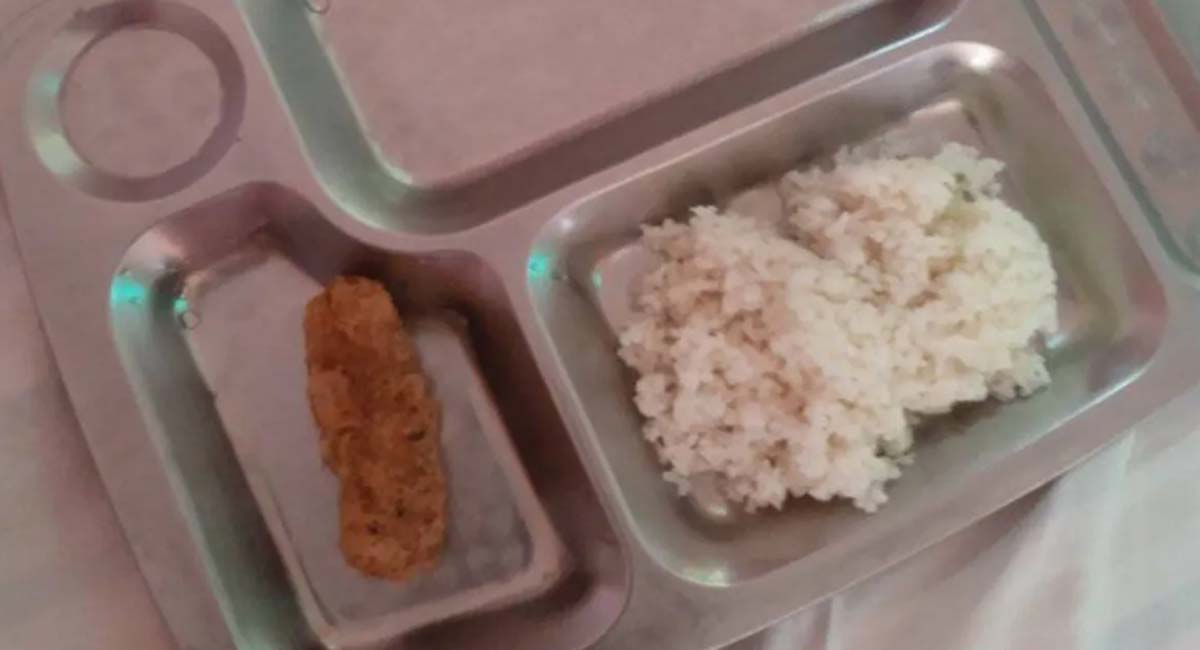 Arroz y “algo”: el almuerzo en un hospital de Cuba para niños enfermos