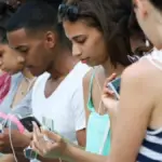 Vocera oficialista critica que los cubanos pasan mucho tiempo en Internet