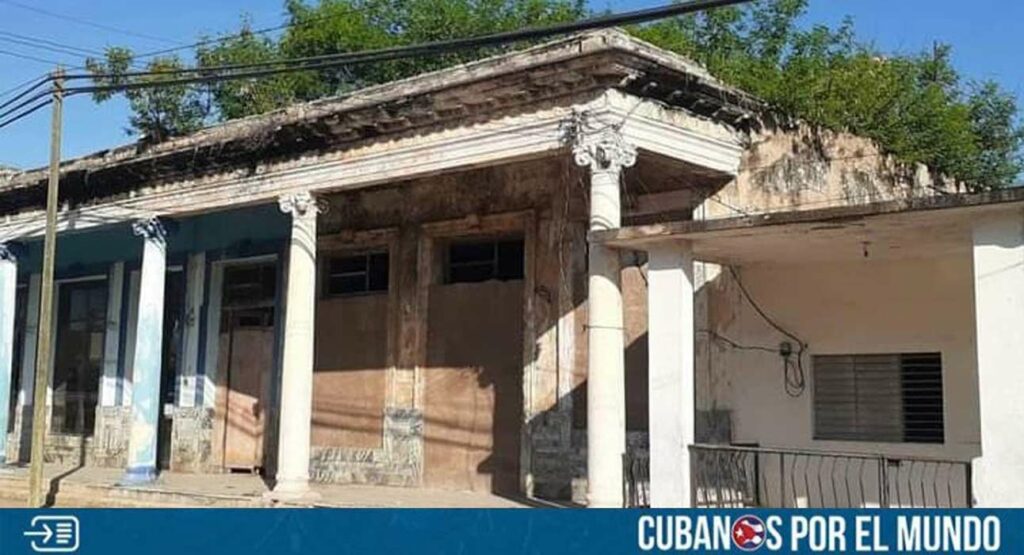 En grave deterioro se encuentra la infraestructura de lo que en otrora fue el cine Mendía en Jagüey Grande, Matanzas.