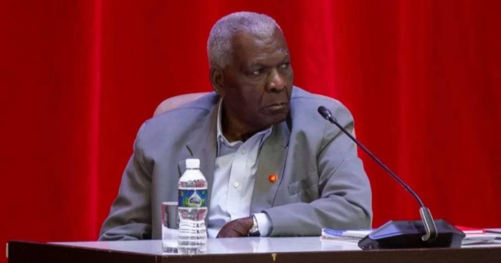 Esteban Lazo vuelve a la carga en la Asamblea Nacional