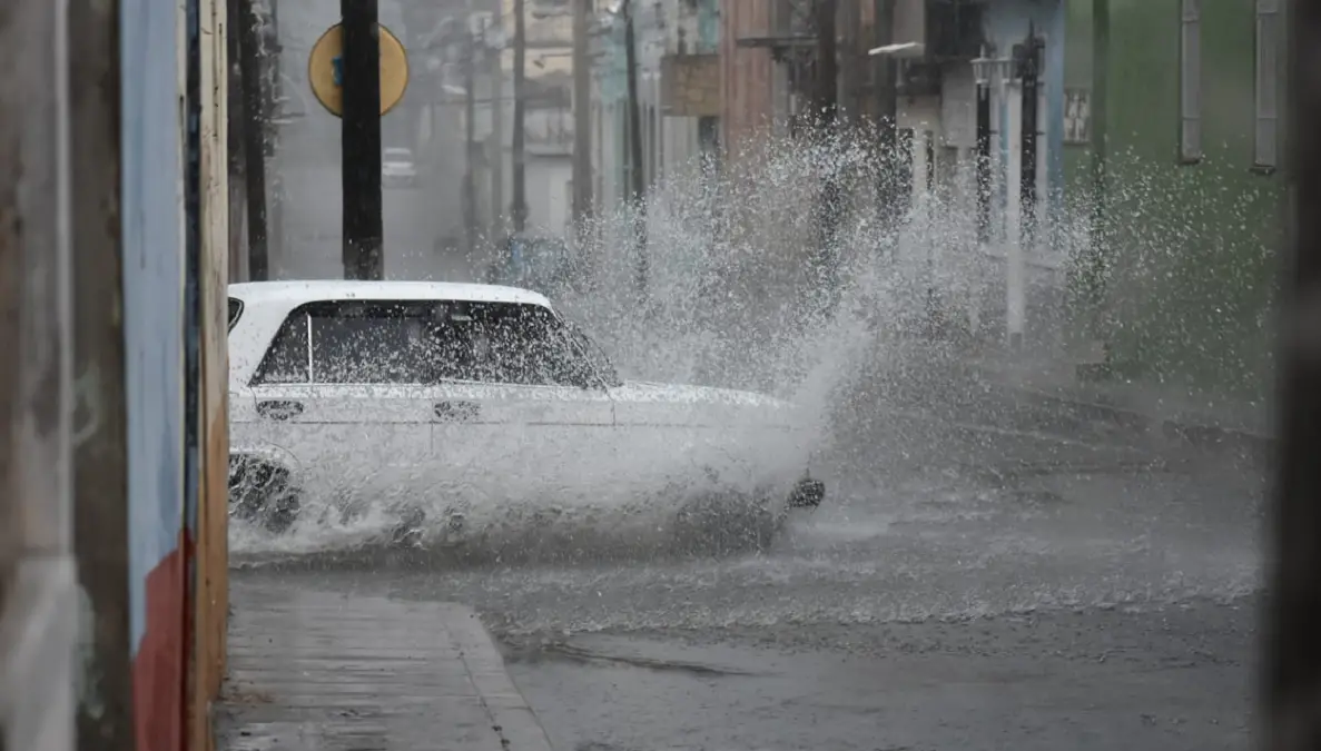 Fuertes lluvias afectan la ciudad de Santa Clara