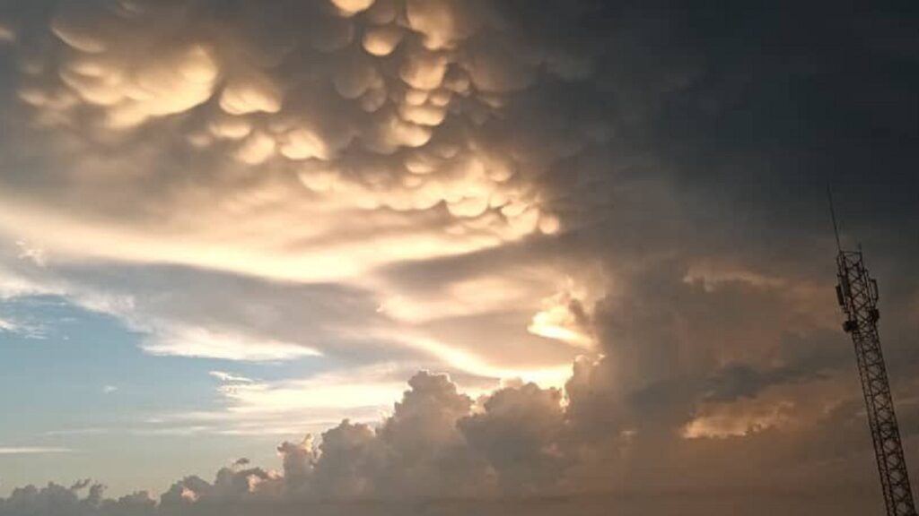 Nubes mammatus fueron vistas en Cienfuegos