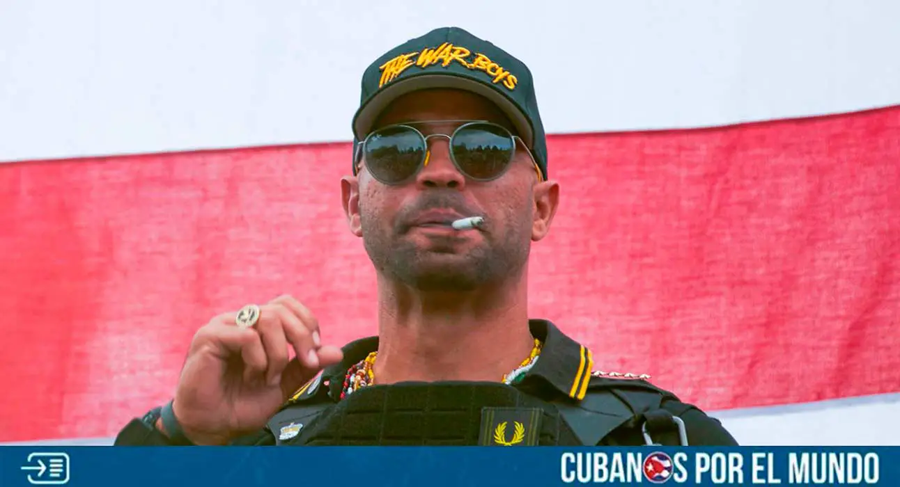 Condenado a 22 años de cárcel el exlíder de los Proud Boys, el cubanoamericano Enrique Tarrio.