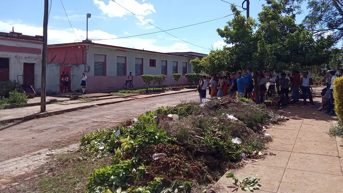 ¡Al lado de un basurero!, celebran el día de la cultura cubana