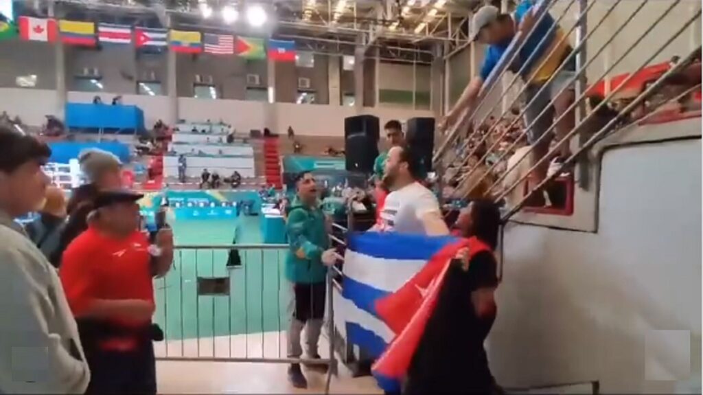 Cubanos en Chile manifiestan contra la dictadura castrista en los juegos Panamericanos 2023