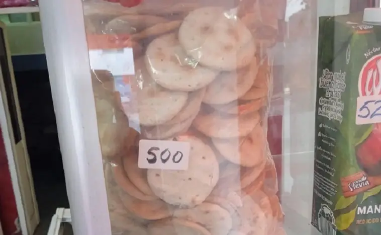 Cubana se queja por el precio de las galletas: un paquete a 500 pesos