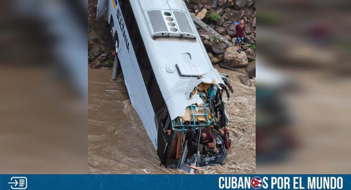 Un ómnibus con migrantes cubanos y de otras nacionalidades, se vuelca en Honduras; una cubana se encuentra en estado crítico