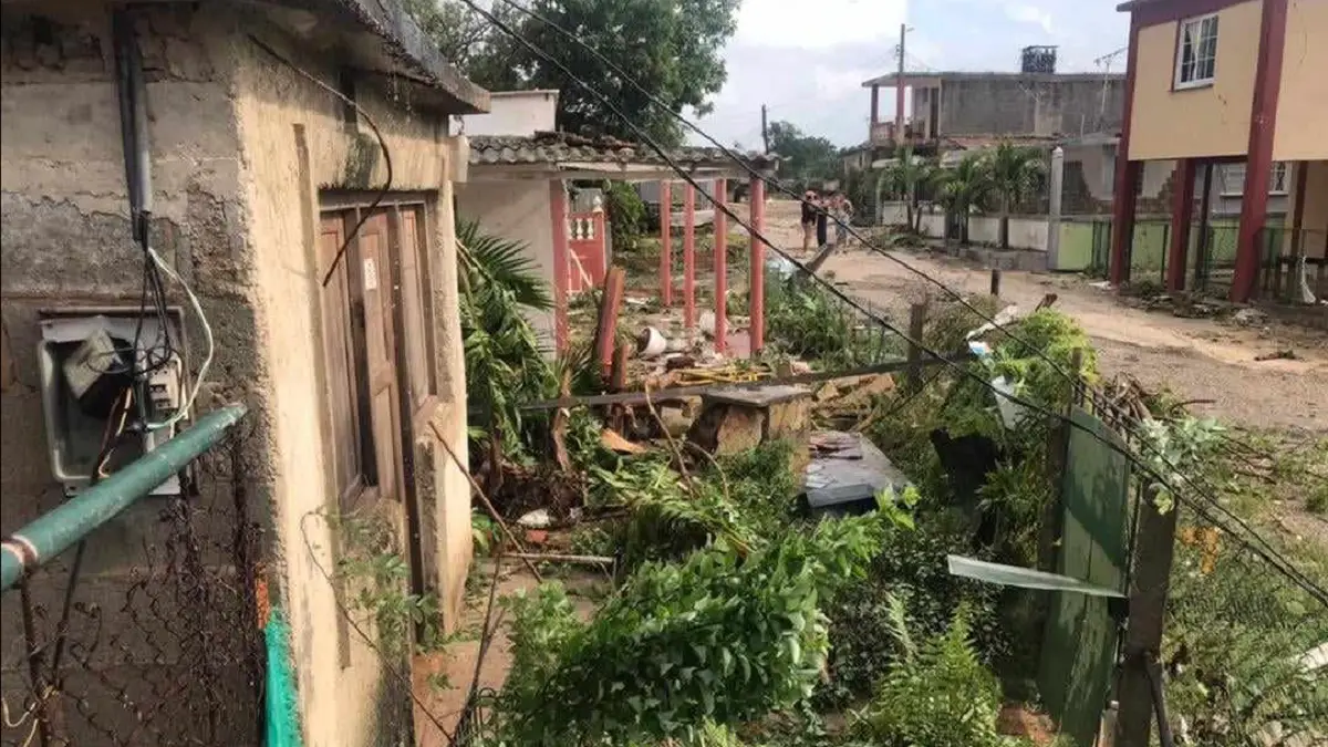 Reportan múltiples afectaciones tras paso de tornado en Playa Baracoa, Artemisa (+VIDEO)
