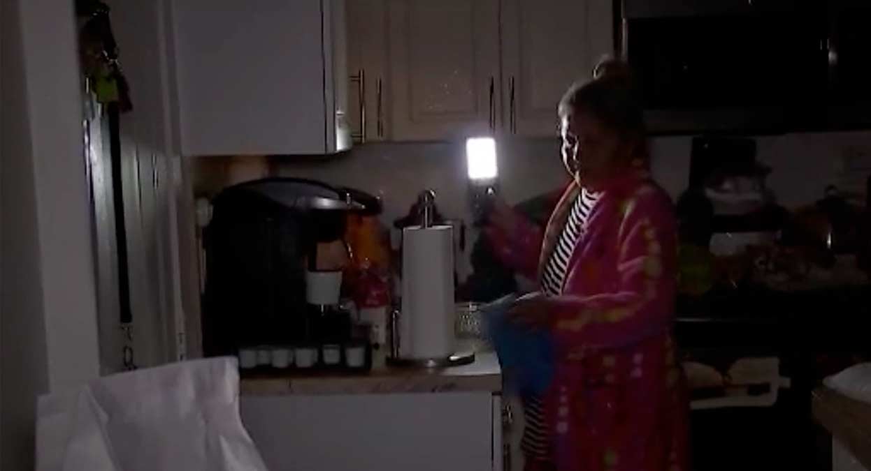 Una ciudadana cubana que tiene más de 30 días sin luz en Hialeah, consideró que en esa situación "se parece al comunismo".