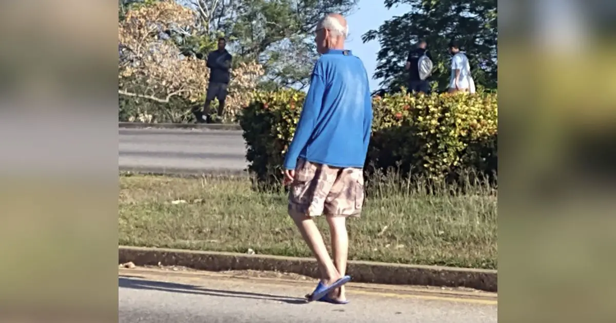 Cubana rescata de la calle a un anciano desorientado que se perdió de su hogar hace 4 días