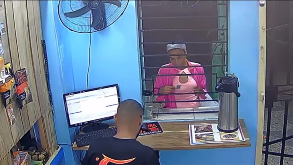 Denuncian a presunta estafadora en Cuba: Pagó con un billete de 100 dólares falso (+VIDEO)