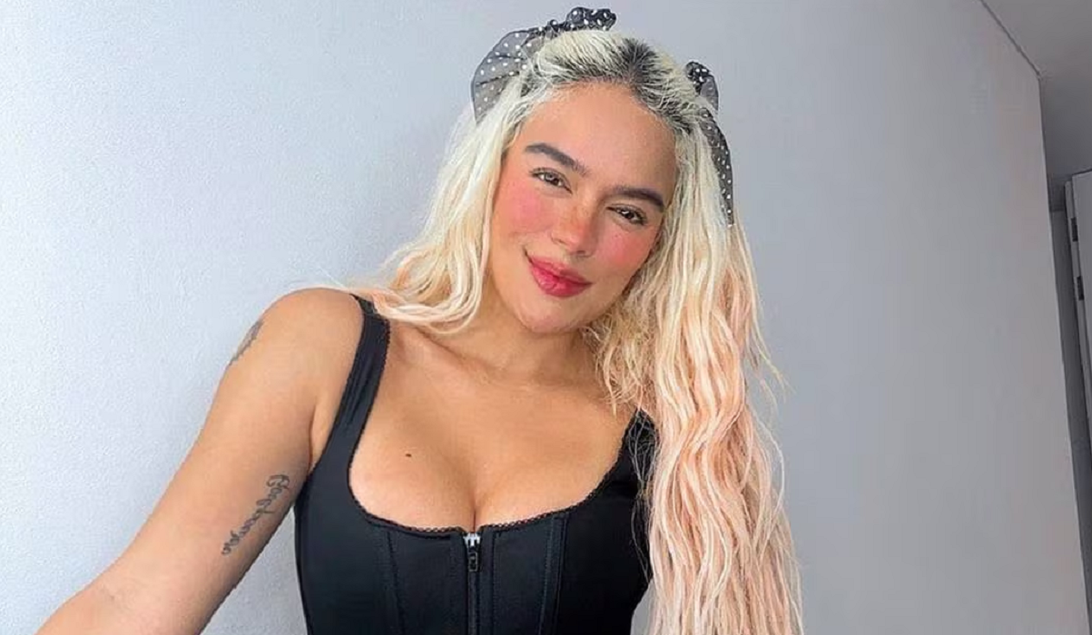 Karol G pasa un gran susto tras aterrizaje de emergencia de su avión privado en Los Ángeles
