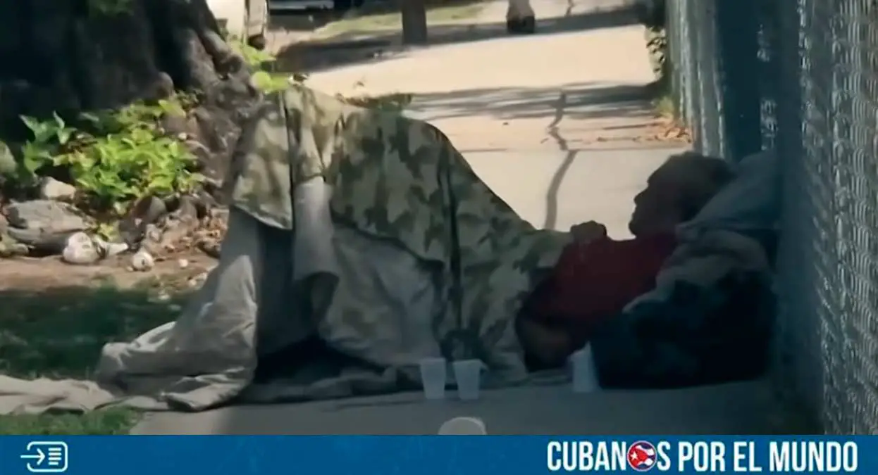En Hialeah, una localidad sumida en una crisis migratoria, el alto costo de la vivienda ha llevado a algunos migrantes cubanos a optar por la vida en sus vehículos o en las calles.
