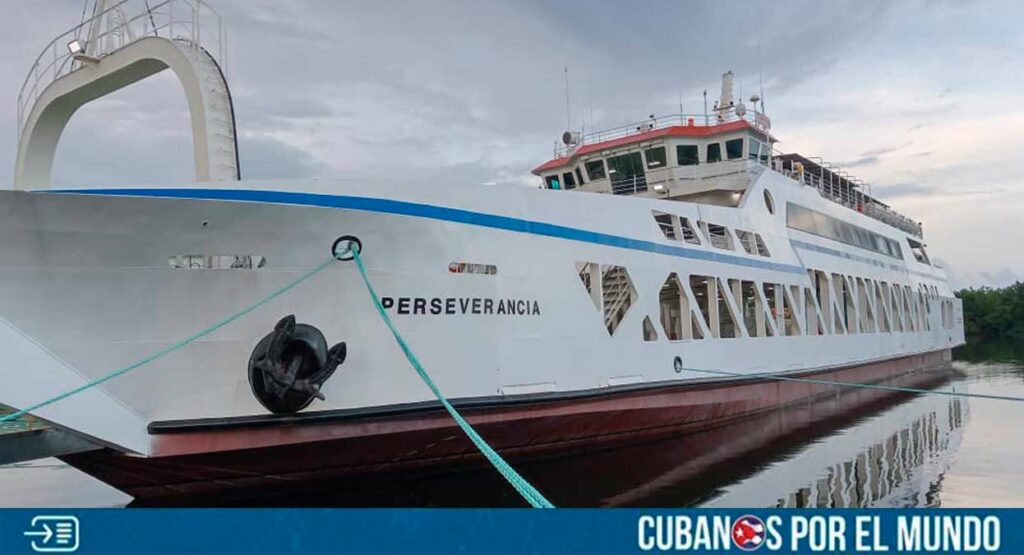El ferry ‘Perseverancia’, recientemente reparado, se encuentra en una situación inoperante. A pesar de estar listo para operar, no puede iniciar sus servicios entre la Isla de la Juventud y Batabanó debido a la falta de combustible.