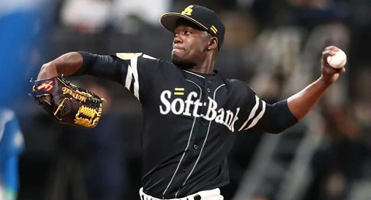 Pelotero cubano, Liván Moinelo, firma contrato récord en Japón