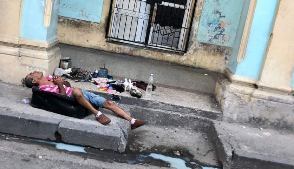 Cubano trata de llamar la atención del régimen publicando fotografías de miseria en la isla y con sarcasmo dice que es Estados Unidos