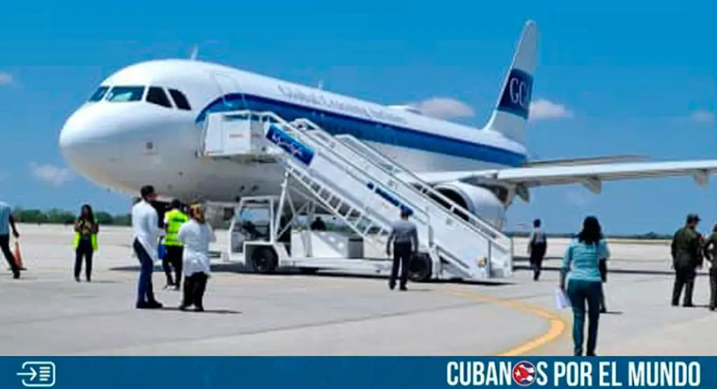Un nuevo vuelo de deportación desde Estados Unidos retornó a varios migrantes cubanos a la isla comunista en las últimas horas.