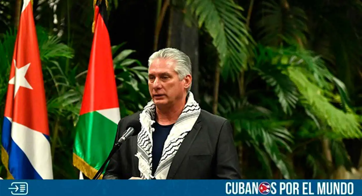 El dictador cubano Miguel Mario Díaz-Canel Bermúdez dio una muestra más de su doble moral al enviar un mensaje de solidaridad a los delincuentes disfrazados de estudiantes que toman las universidades de Estados Unidos para hacer manifestaciones en favor de grupos terroristas como Hamás, mientras en Cuba dio la orden de combate para asesinar a jóvenes cubanos que salieron a protestar pacíficamente en la isla.