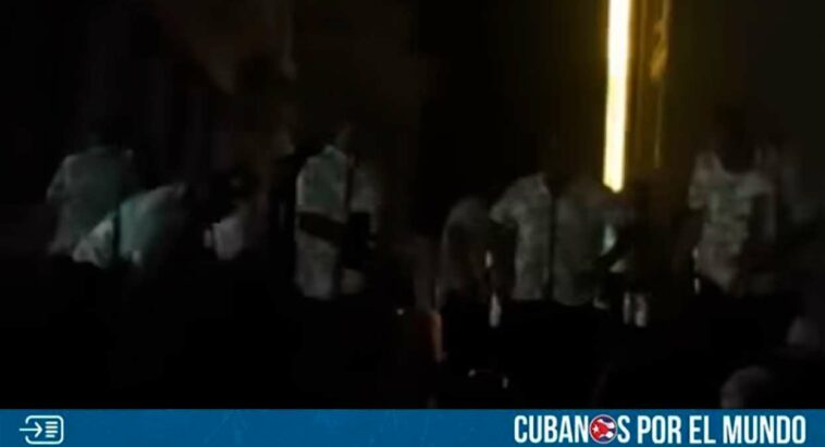 La Orquesta Aragón sufrió lo que viven la mayoría de los cubanos dentro de la isla mientras hacían una presentación en Santiago de Cuba cuando hubo "repentino" corte de electricidad.