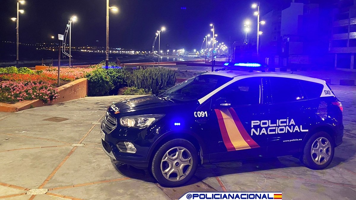 Policía española desmantela banda falsificadora de documentos para cubanos