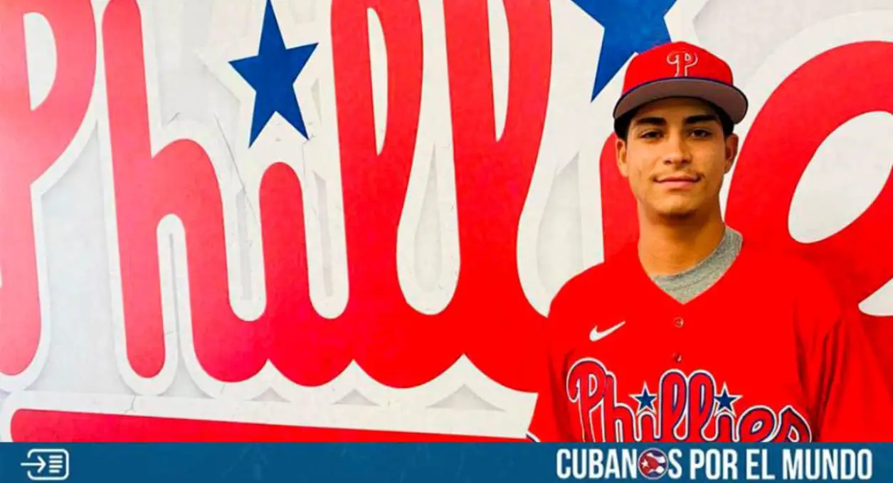 El joven pitcher cubano, Fernando Ramos, firmó esta semana con los Phillies de Philadelphia, logrando de esa manera consolidar su sueño de llegar al béisbol profesional.