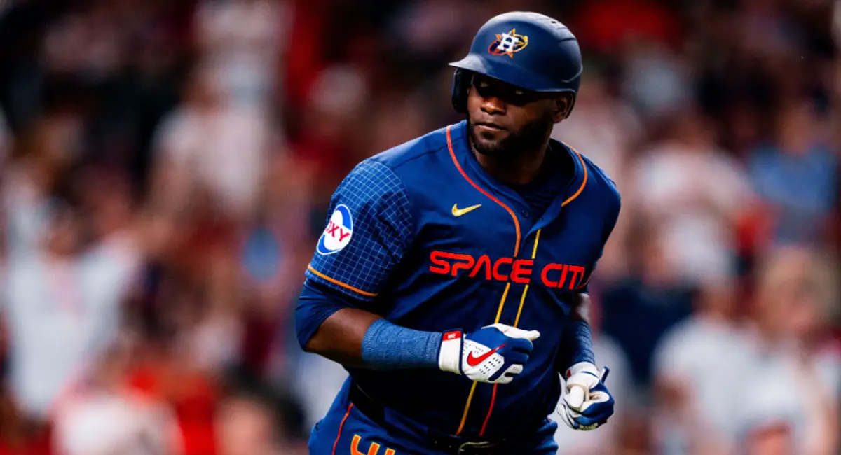 Yordan Álvarez ya tiene una docena de cuadrangulares en la temporada