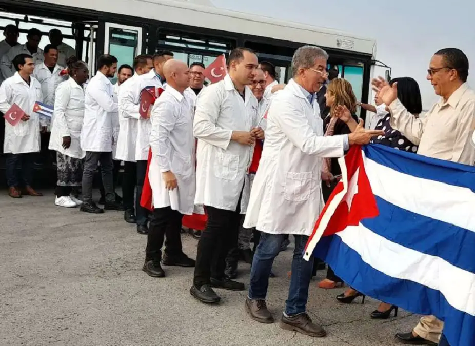 Caso de impago de casi un año a galenos esclavos, sale a la luz en la prensa oficial de la isla