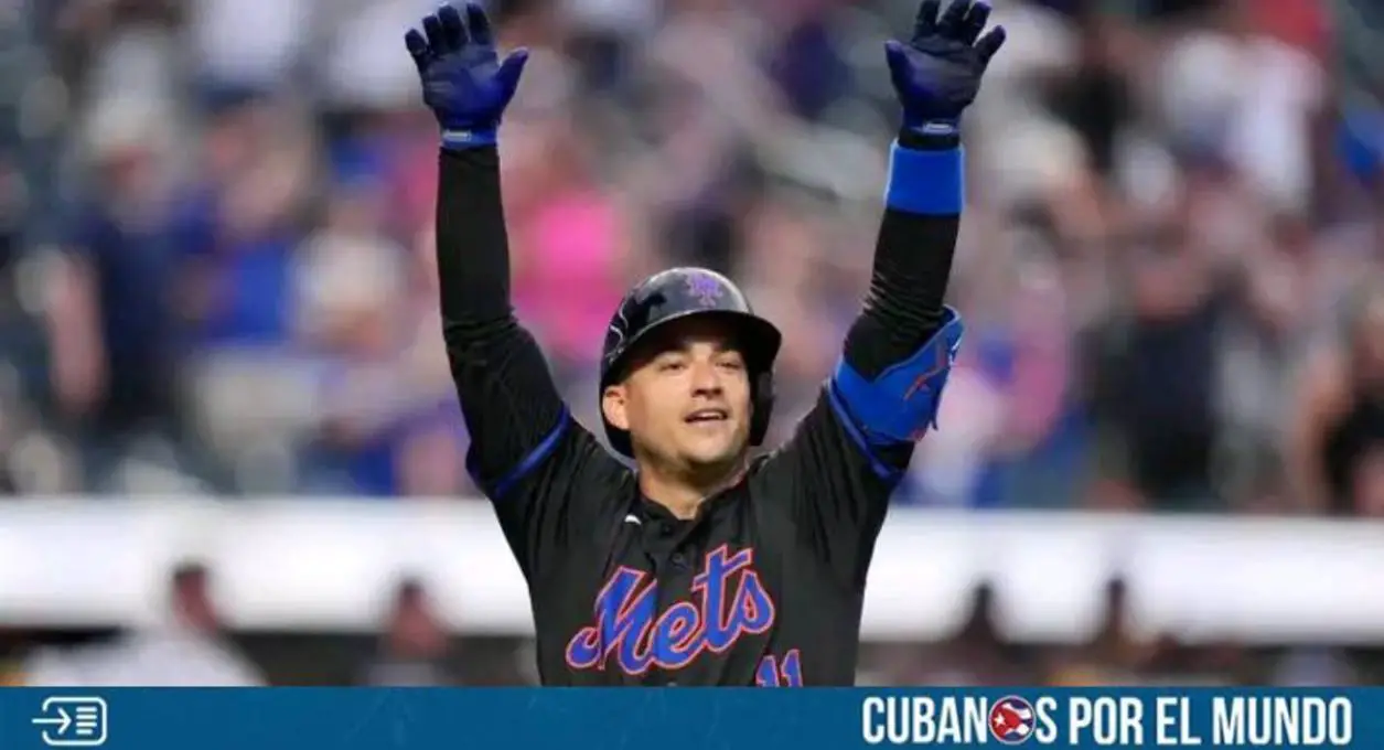 El pelotero cubano José “Candelita” Iglesias se ha convertido en el amuleto de los Mets de Nueva York, y es que desde que sacó la canción “OMG” la cual está llena de fuerza y esperanza, todo cambió para bien en el equipo de la Gran Manzana, apunta un reporte de Diario Las Américas.