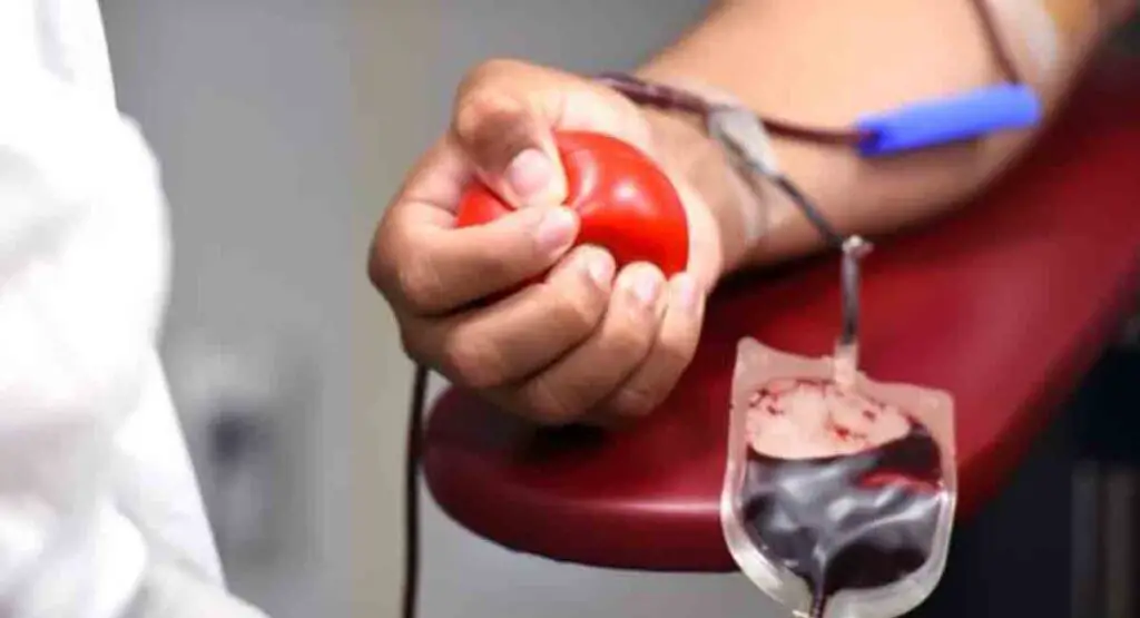 Cubano se ofrece a donar sangre, pero pide a cambio 6 mil CUP y se genera debate