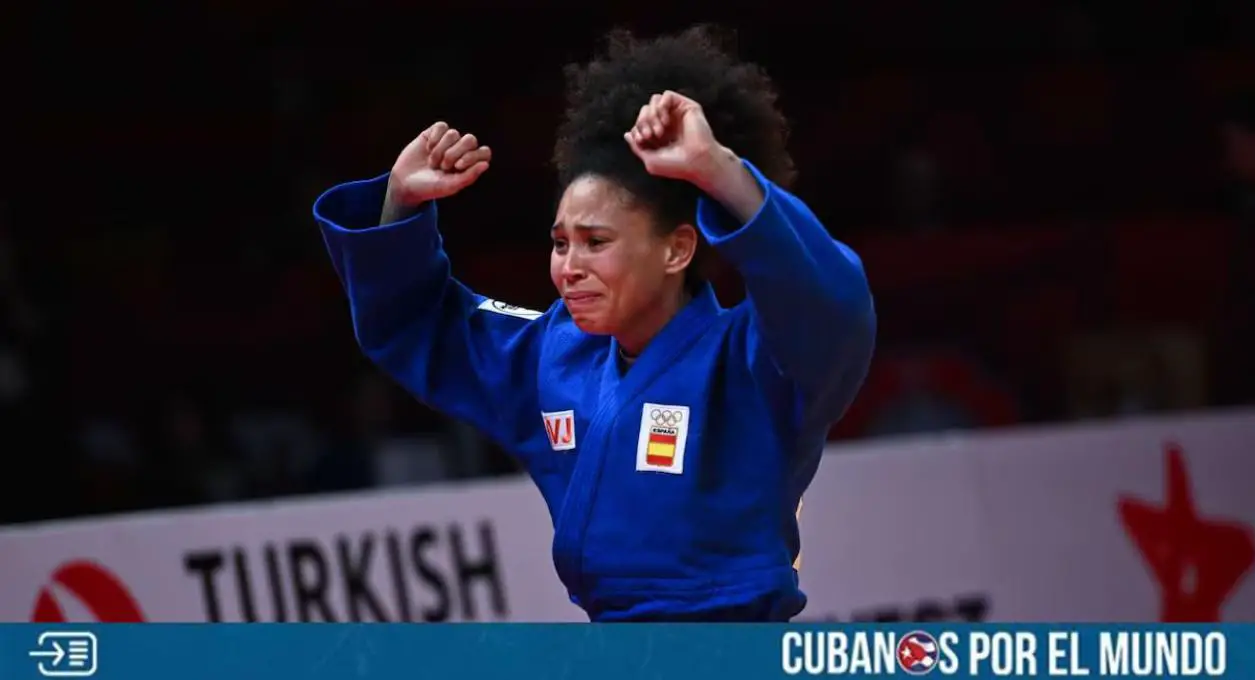 La judoca cubana Ayumi Leiva huyó en 2022 de la isla, cuando iba camino a una competencia en Cali y en una escala en Madrid, la joven decidió escaparse y pidió asilo político a la policía del control de pasaportes y fue entonces cuando se quedó en el país europeo.