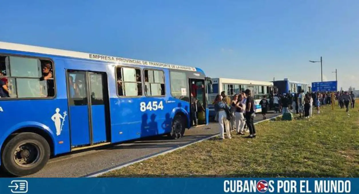 El régimen castrista decidió suspender el transporte de pasajeros en La Habana “aprovechando” el paso del huracán Rafael, que impactó de manera directa en la zona occidental de la isla.