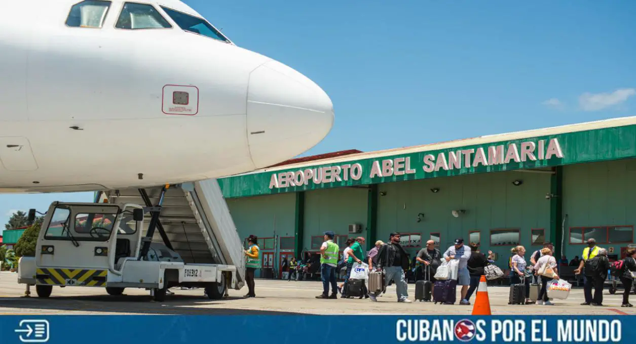 Las autoridades castristas por medio de la Corporación de la Aviación Cubana informó que fueron suspendidas las operaciones en varios aeropuertos de la isla debido a la cercanía del huracán Rafael, el cual ya es de categoría 3.