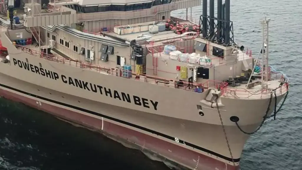 Llega a La Habana una nueva patana turca para prolongar la agonía eléctrica y política del pueblo