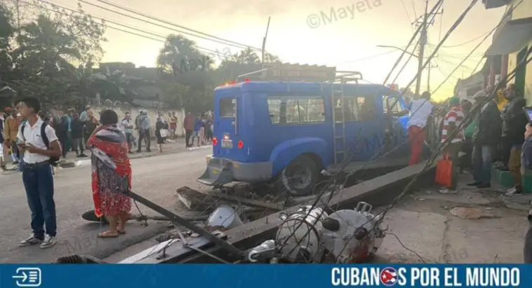 Un aparatoso accidente que involucró a un vehículo de pasajeros se registró recientemente en Palma Soriano, en la provincia de Santiago de Cuba.