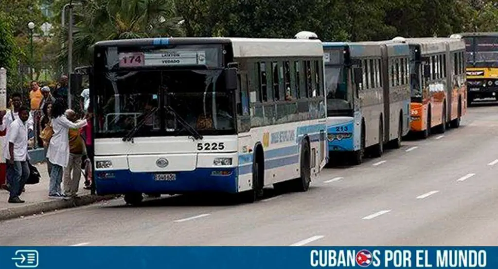 La crisis del transporte en Cuba se agrava con el pasar de los días, y hasta la propia dictadura castrista lo reconoce en las declaraciones que ofrecen sus ineficientes dirigentes. 