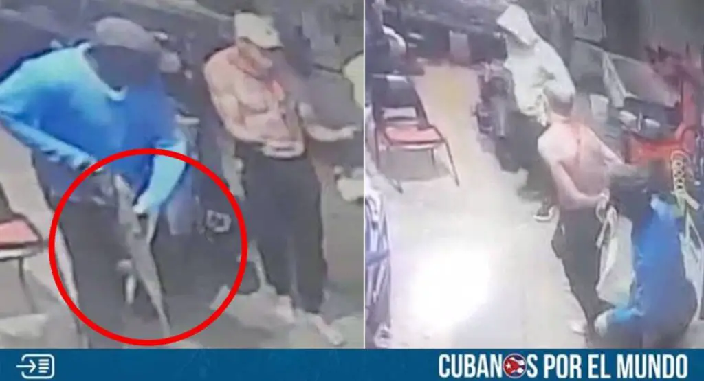La violencia y los robos continúan a la orden del día en la isla comunista, y fue captado el momento en que sujetos portando armas largas roban una moto en el municipio Marianao de La Habana.