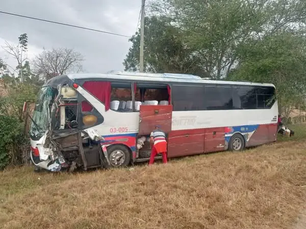 En las redes sociales se mostraron imágenes de las guaguas involucradas en este accidente en Las Tunas, en las cuales se observa los graves daños que sufrieron tras el impacto.