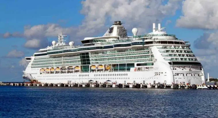 Decenas de pasajeros de crucero de Royal Caribbean sufren vómitos y diarreas durante viaje