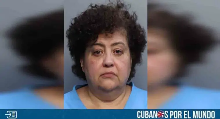 Hispana arrestada en Miami por propinarle una golpiza despiadada a su hija menor de edad