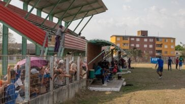 Roban vigas de acero en "academia" de fútbol de Camagüey. ¡No hay gradas para el público!