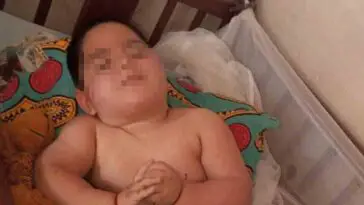 Madre de Santa Clara implora una silla de ruedas para su hijo