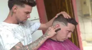 Barbero de Sancti Spíritus brinda cortes gratuitos a enfermos