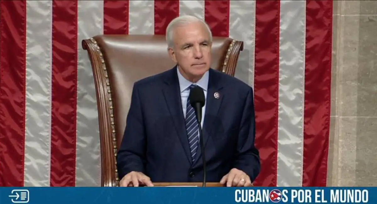 Carlos Giménez, congresista cubanoamericano, envió una carta a la Casa Blanca para pedir que la Administración de Donald Trump prohíba el envío de remesas a Cuba y la cancelación de todos los vuelos entre EE. UU. y la isla comunista.