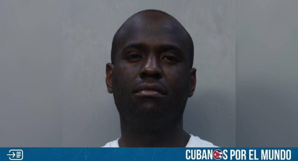 El reguetonero cubano, Yosvanis Arismin Sierra Hernández, conocido como chocolate MC, fue arrestado en las últimas horas.