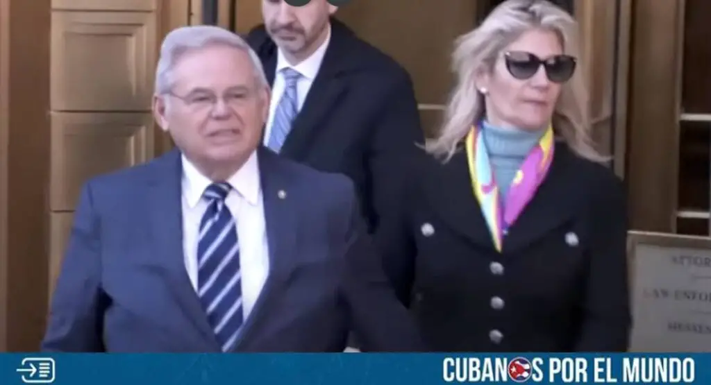 Nadine Menéndez, esposa del exsenador demócrata de Nueva Jersey, Bob Menéndez, fue declarada culpable de los 15 cargos que enfrentaba en un juicio por corrupción en un tribunal federal de Manhattan, Nueva York.