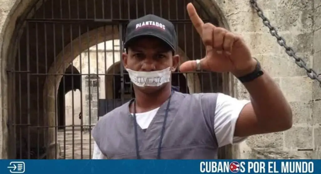 El preso político cubano Maykel Osorbo fue llevado a una celda de castigo en la prisión del 5 y medio, después de que tuvo una discusión con unos esbirros de la Seguridad del Estado.