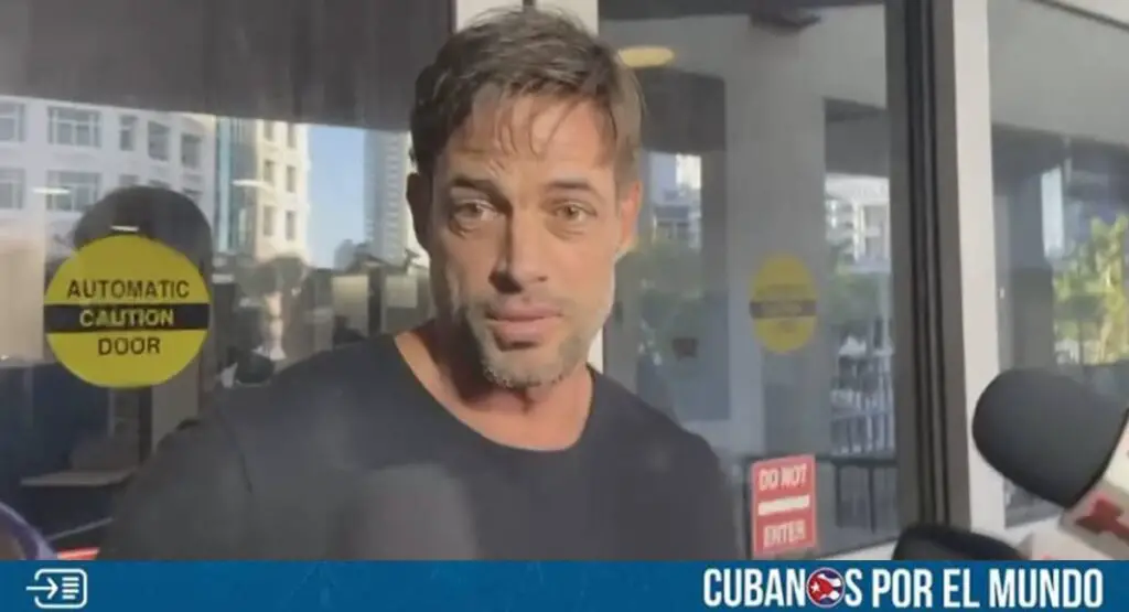 El actor cubano William Levy ofreció unas cortas declaraciones a su salida de la cárcel en el condado de Broward, después de ser arrestado por un incidente en Weston.
