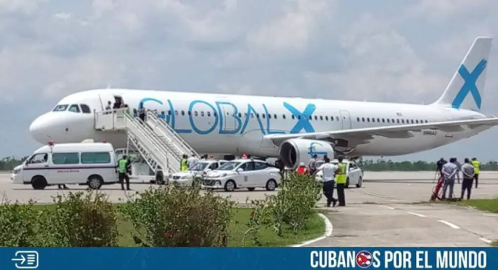 Este viernes, 130 ciudadanos cubanos fueron deportados desde Estados Unidos en un vuelo de repatriación que llegó al Aeropuerto Internacional José Martí de La Habana, según comunicó el Ministerio del Interior (MININT) a través de sus medios oficiales.