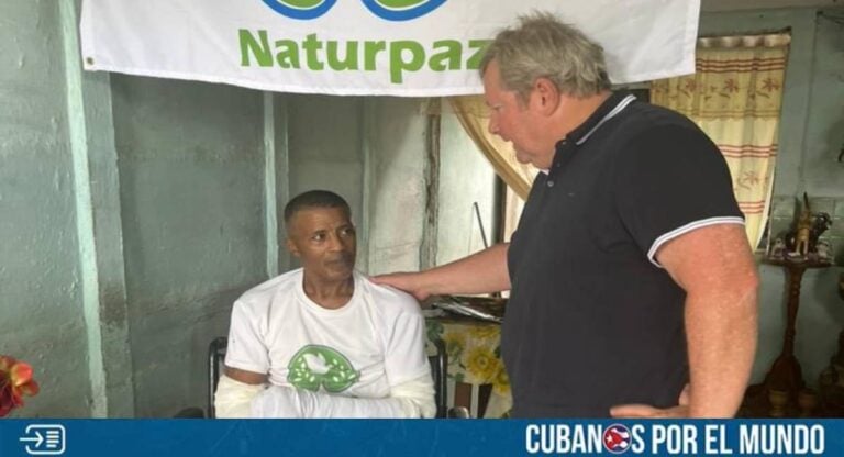 Jefe de misión de EE. UU. continúa recorriendo la isla: visitó a opositor apuñalado en Cienfuegos