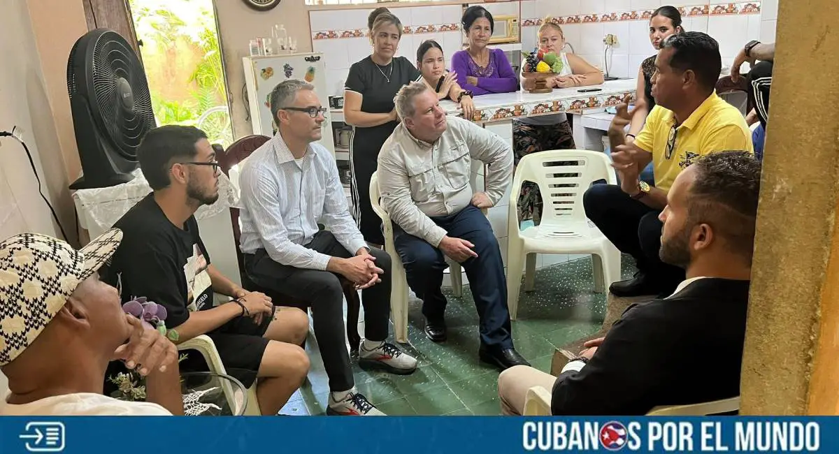 El jefe de la Misión de la Embajada de Estados Unidos en Cuba, Mike Hammer, sostuvo un encuentro con manifestantes del 11 de julio de 2021 que fueron injustamente encarcelados por la dictadura castrista.
